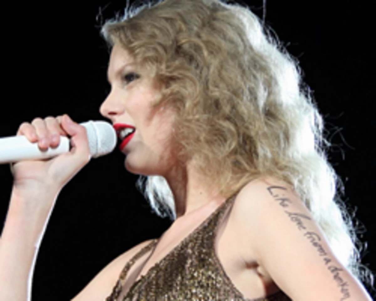 Taylor Swift S Arm Lyrics From The 11 Speak Now Tour Full List