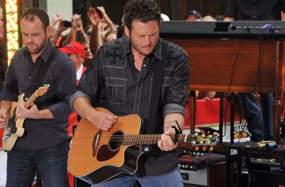 Blake Shelton Sings to His &#8216;Honey Bees&#8217; on &#8216;CMA Music Festival&#8217; Special