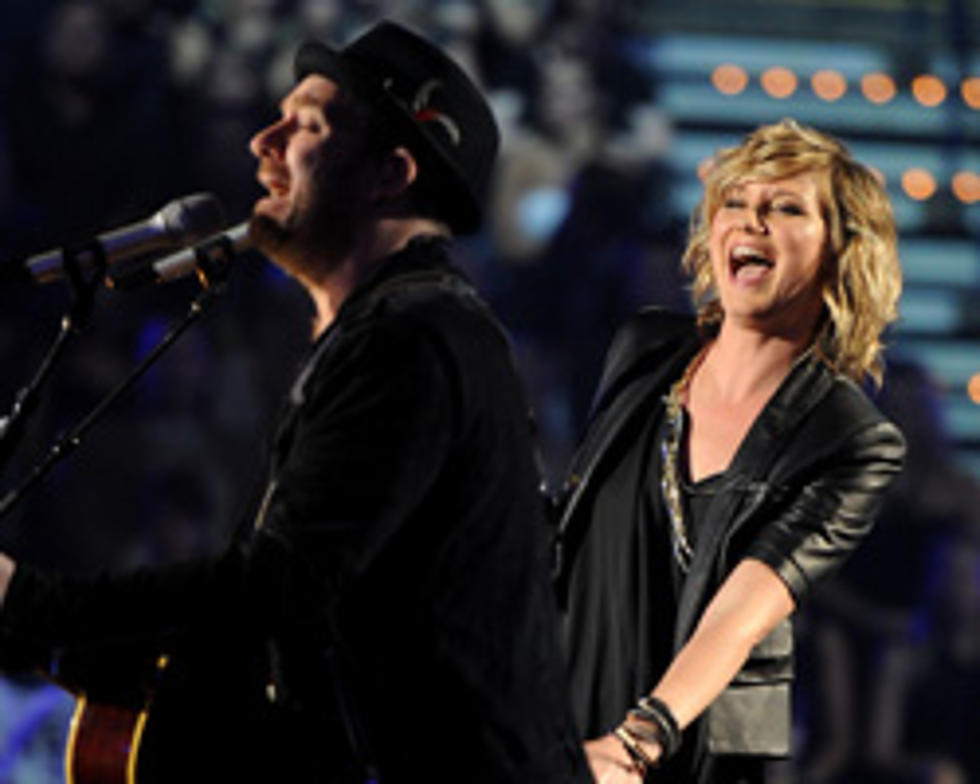 Sugarland Return to the Stage Tonight for First Show Since Indiana Tragedy