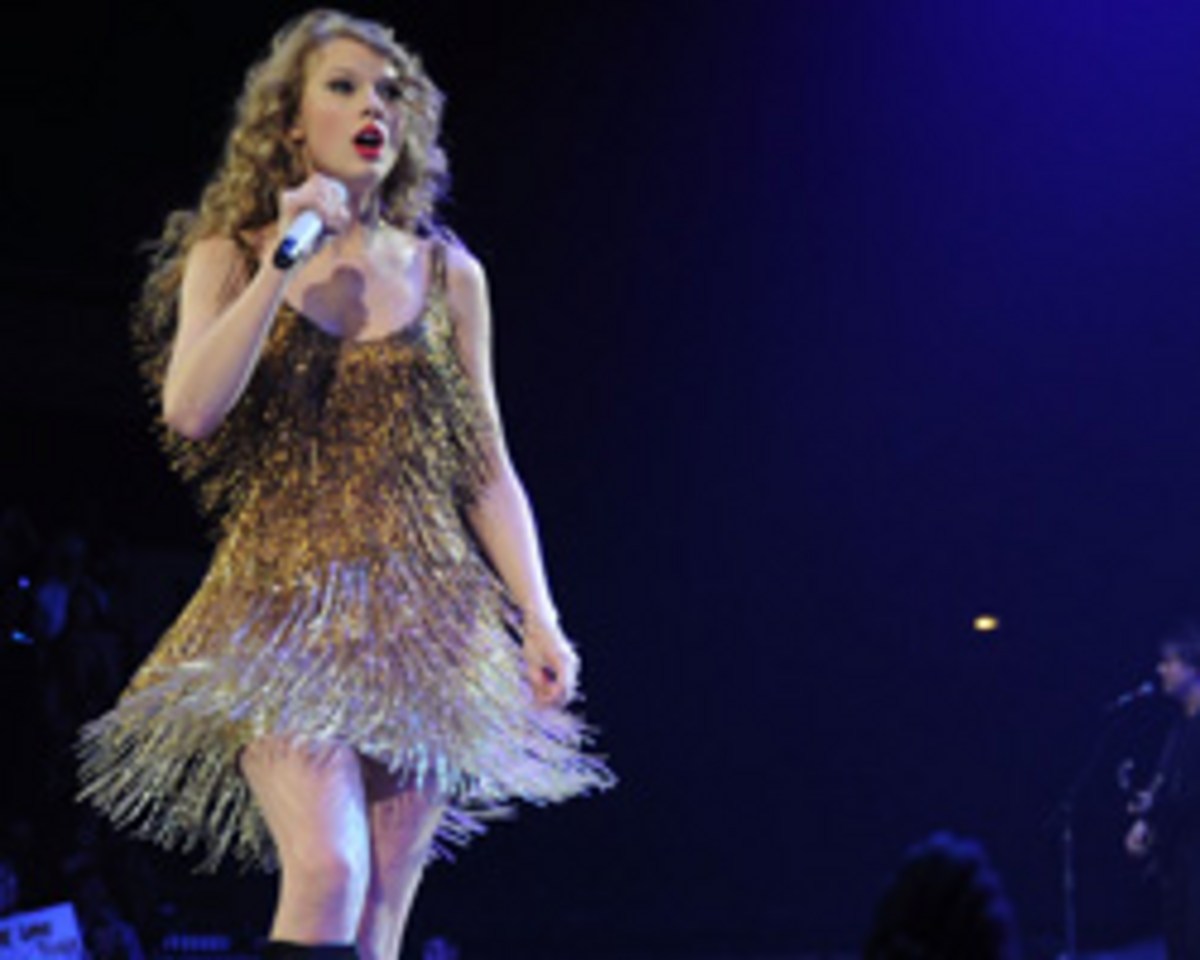 Taylor Swift Comments on Recent Wardrobe Malfunction Taylor Swift Comments on Recent Wardrobe Malfunction