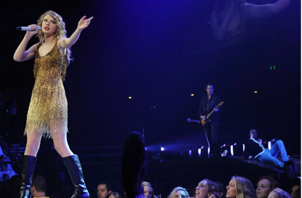 Taylor Swift&#8217;s New &#8216;Sparks Fly&#8217; Video Features Fans and Concert Theatrics