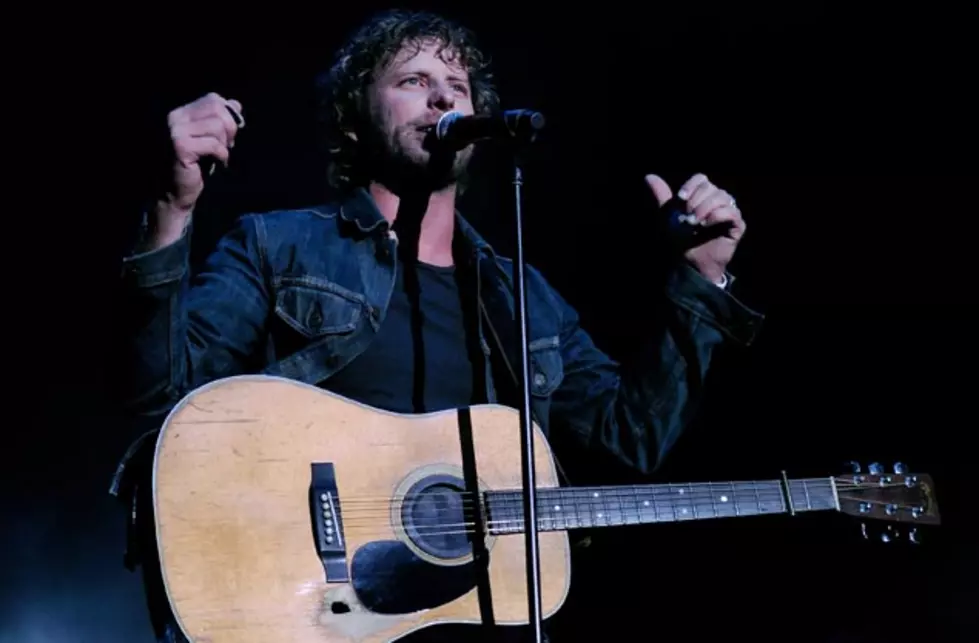 Dierks Bentley Helps Fan Propose to His Girlfriend With &#8216;My Last Name&#8217;