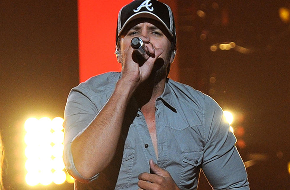 Luke Bryan Sings &#8216;Country Girl (Shake It for Me)&#8217; to Fans During &#8216;CMA Music Festival&#8217; Broadcast