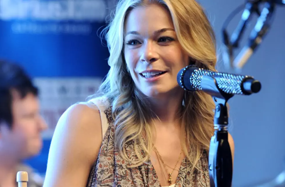 LeAnn Rimes Gets Emotional After Singing &#8216;Give&#8217; With Silhouettes on &#8216;America&#8217;s Got Talent&#8217; Finale