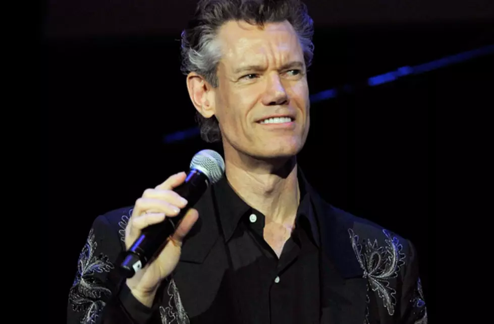 Randy Travis Pays Tribute to U.S. Military at USO Fundraiser