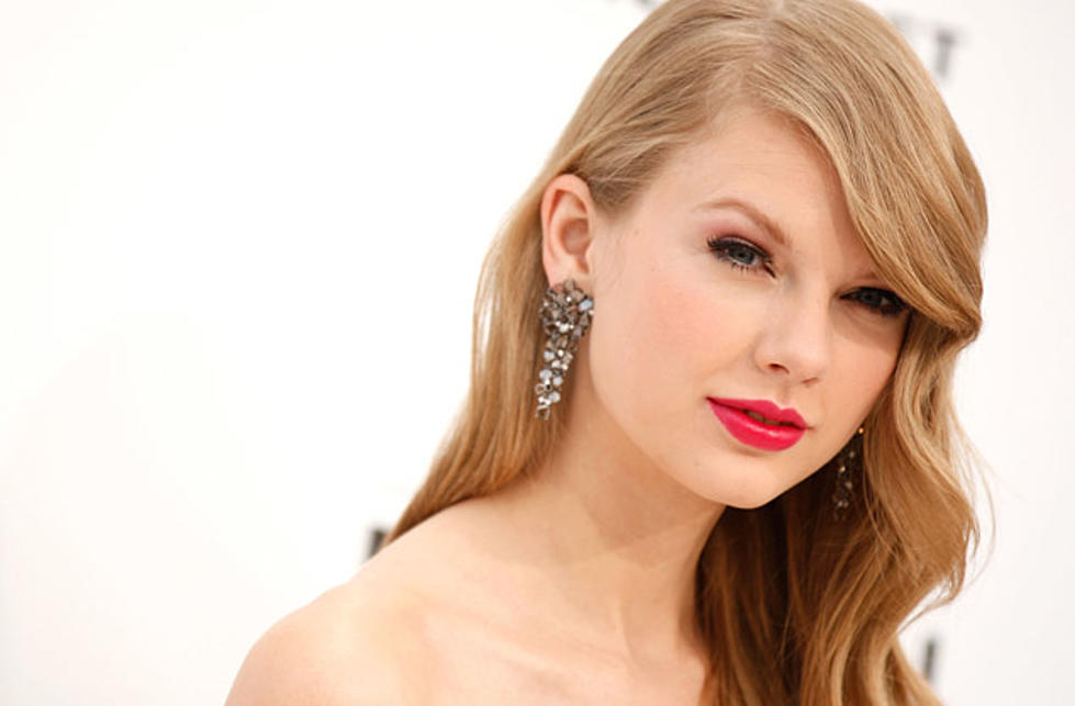 Taylor Swift Donates 6,000 Books to Hometown Library