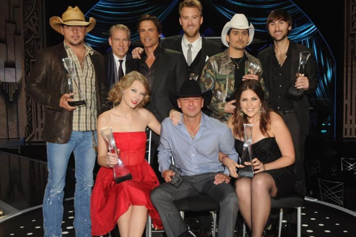 Taylor Swift, Jason Aldean + More Attend 2011 CMT ‘Artists of the Year