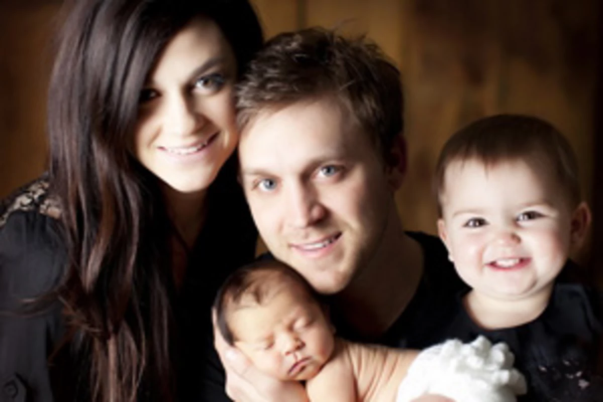 Justin Moore Shows Off His Kids in New Family Portrait