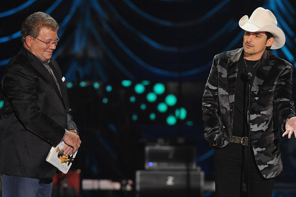 2011 CMT Artist of the Year Brad Paisley Honored By &#8216;Friend and Mentor&#8217; William Shatner