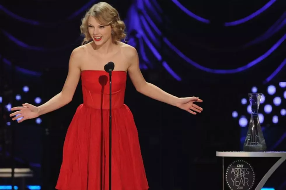 Taylor Swift Thanks Fellow Winners, Military at CMT &#8216;Artists of the Year&#8217; Awards