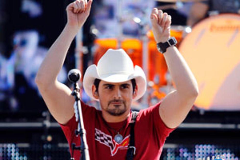 Brad Paisley Sends Non-Apocalyptic Wishes for 2012 – This Week’s Best Tweets
