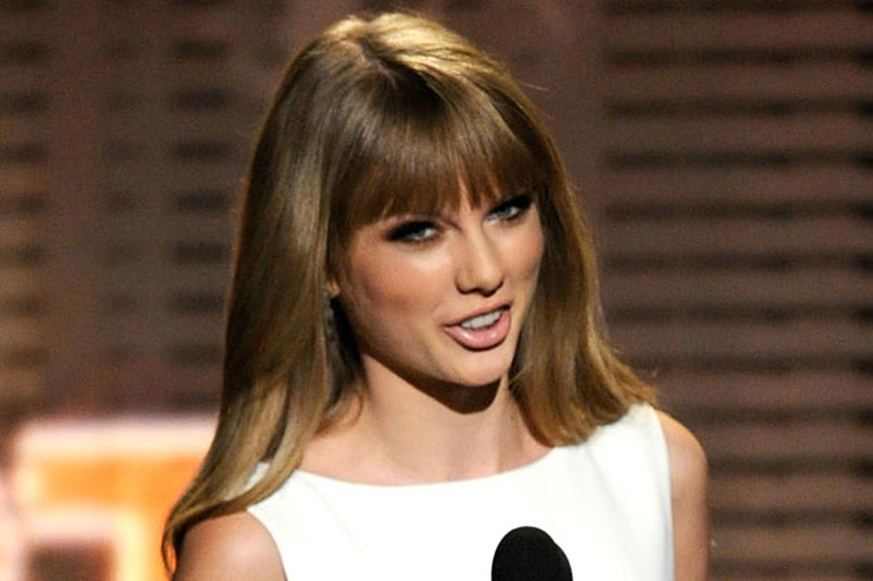 Taylor Swift Crowned Entertainer of the Year at 2012 ACM Awards