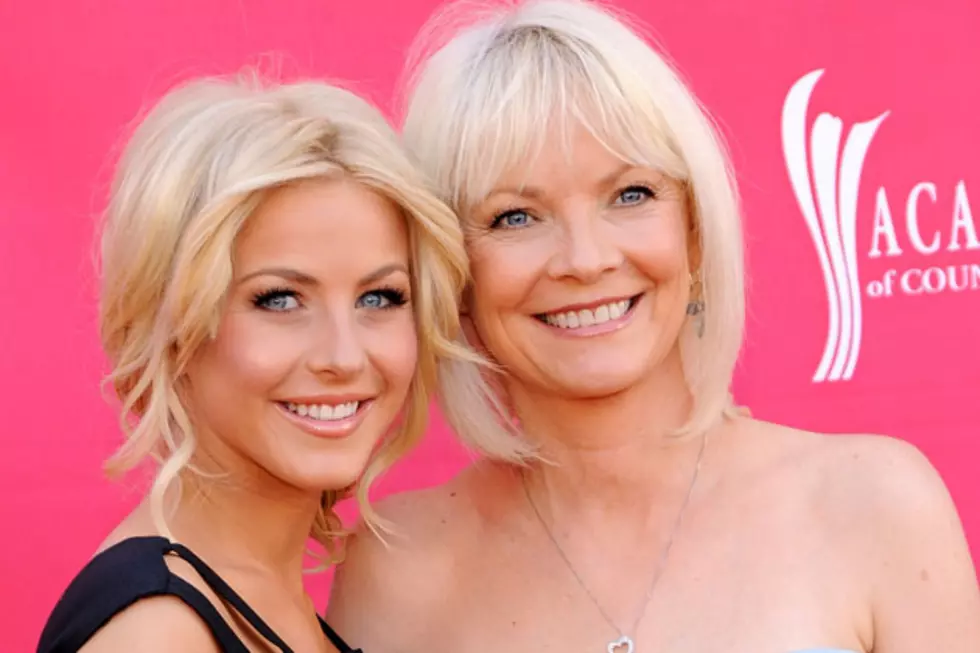Country Stars and Their Moms &#8211; Julianne Hough