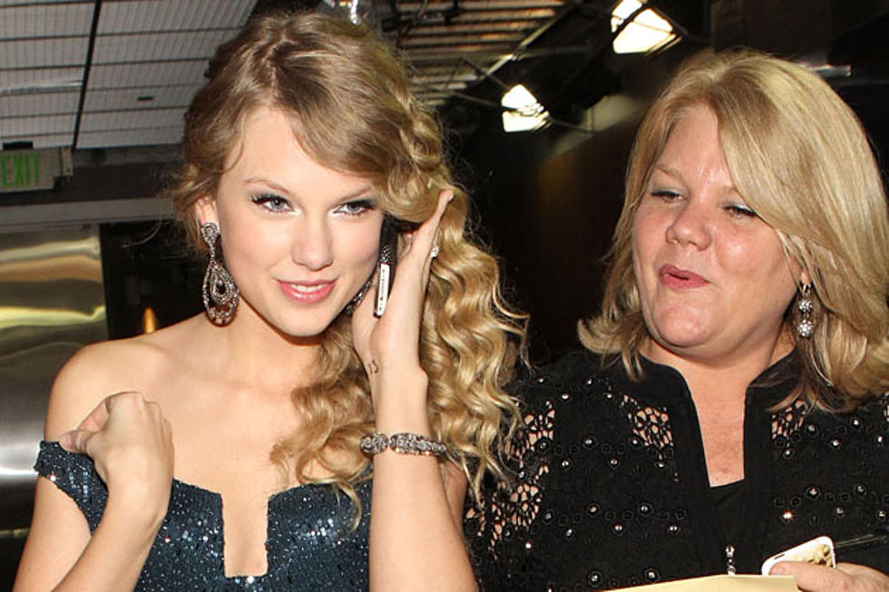 Country Stars and Their Moms &#8211; Taylor Swift