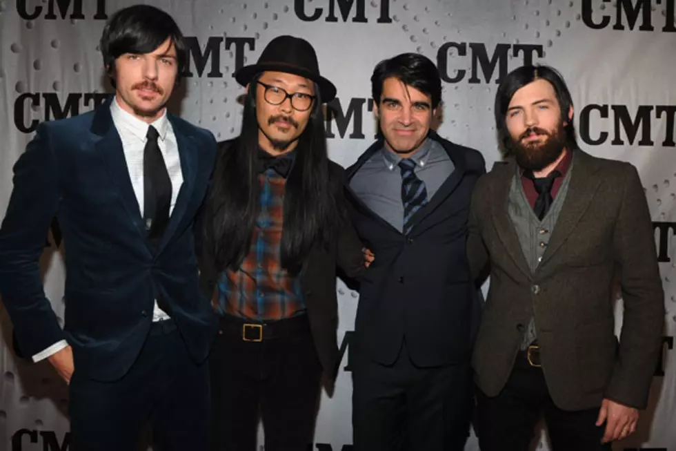 Avett Brothers Discuss Banjo-Packed &#8216;Down With the Shine&#8217; From New &#8216;The Carpenter&#8217; Album &#8211; Exclusive Video