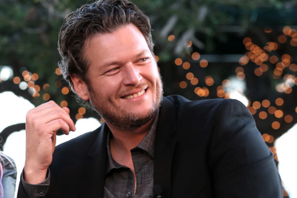 Blake Shelton Talks ‘The Voice,’ Country Christmas Tunes on ‘Late Night