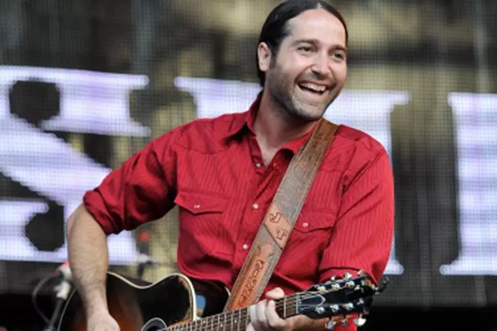 Josh Thompson Shaken Up Following Tour Bus Accident