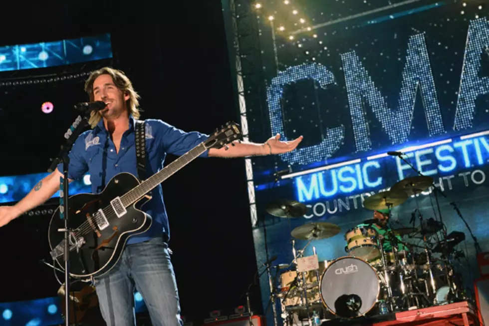 Jake Owen Amps Up Crowd on ‘CMA Music Festival’ Special With ‘Barefoot Blue Jean Night’ Performance