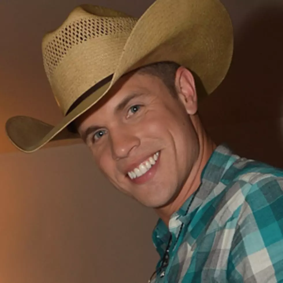 Country Stars’ Best Halloween Memories – Dustin Lynch