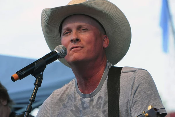 Kevin Fowler Toasts Life’s Important Topics in New ‘Here’s to Me and