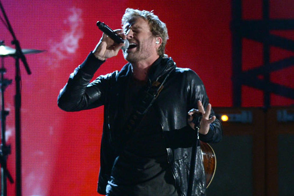 Dierks Bentley Performs New Single ‘Tip It on Back’ at the 2012 CMAs