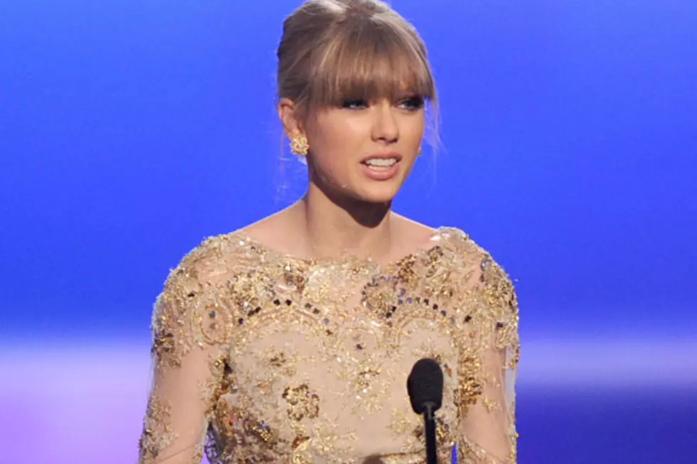 Taylor Swift Wins Favorite Country Female at 2012 American Music Awards