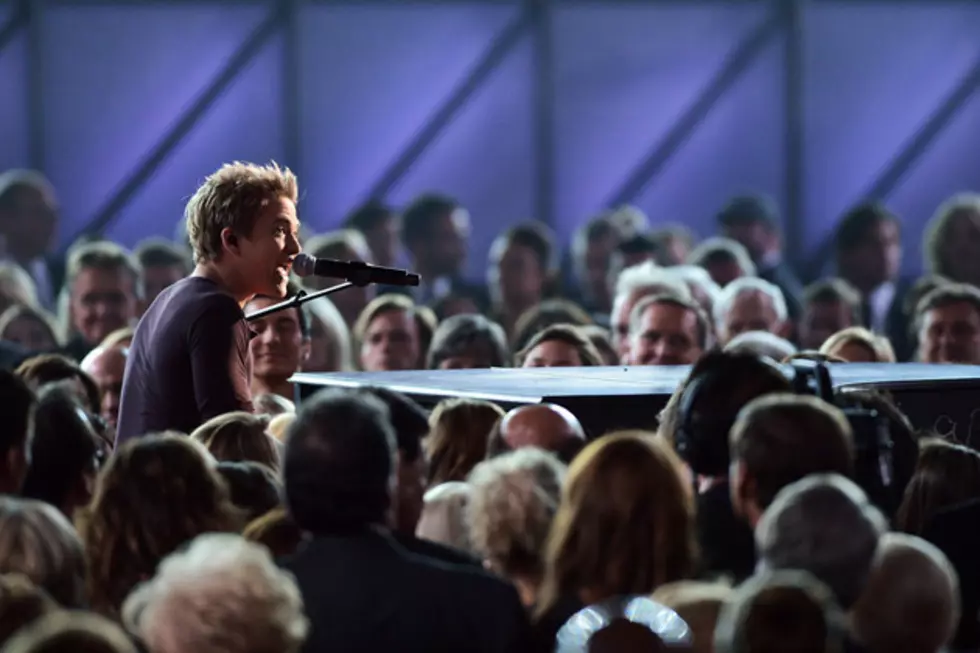 Hunter Hayes Commands the Crowd With Intense &#8216;Wanted&#8217; Delivery at 2012 CMAs