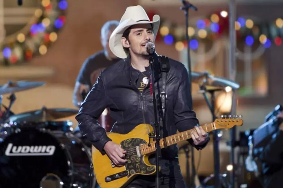Brad Paisley Performs ‘Behind the Clouds’ at Disney Parks Christmas Parade