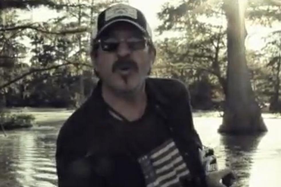 Kix Brooks Guides a Tour of the South in ‘Moonshine Road’ Video