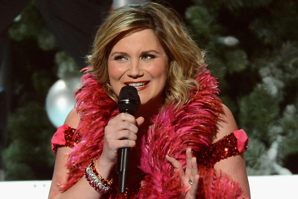 Jennifer Nettles Opens a Breastaurant, Approaches Motherhood With Humor