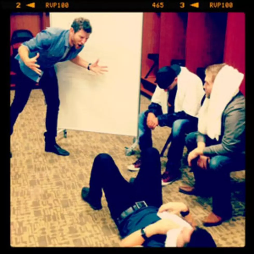Brett Eldredge Fires Up His Team Before Taylor Swift Show in Orlando &#8211; Red Tour Photo Blog