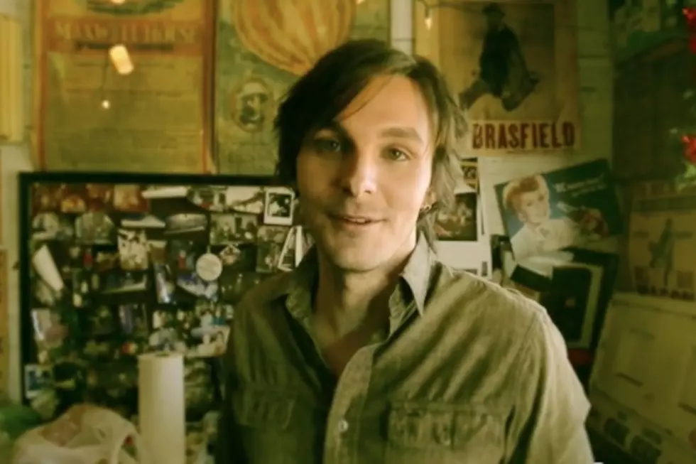 Charlie Worsham Brings Fans Behind the Scenes for ‘Could It Be’ – Exclusive Video