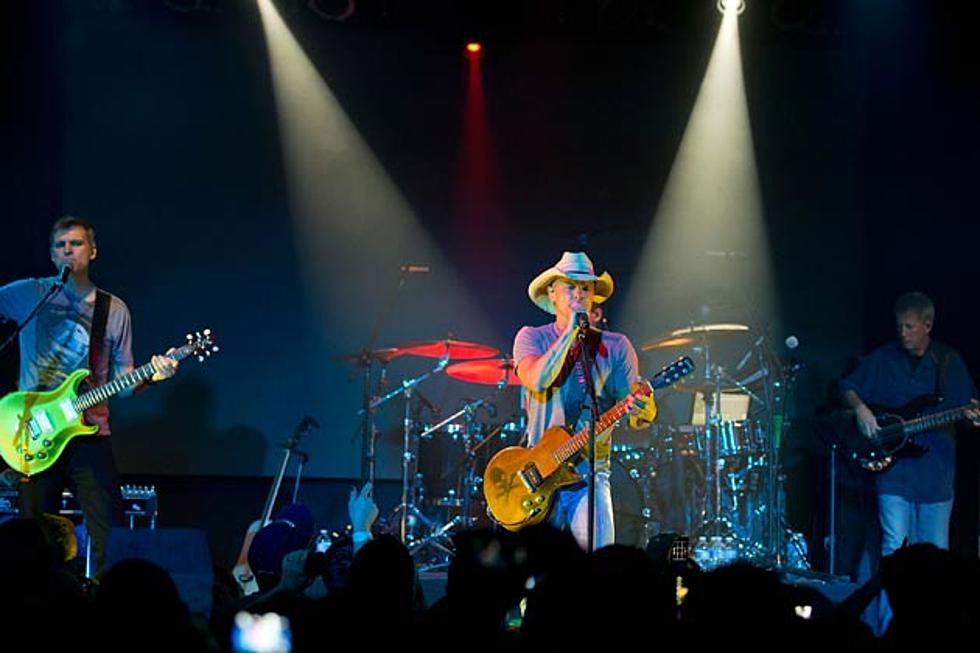 Kenny Chesney Takes Over NYC’s Highline Ballroom for Rare Performance – Pictures