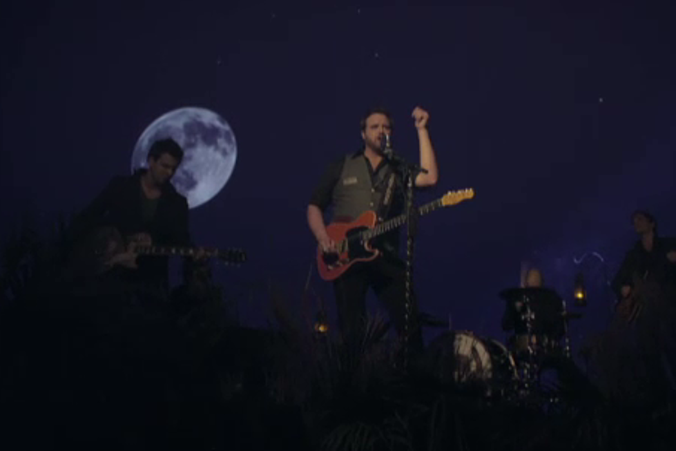 Randy Houser Burns the Midnight Oil in ‘Runnin’ Outta Moonlight’ Video