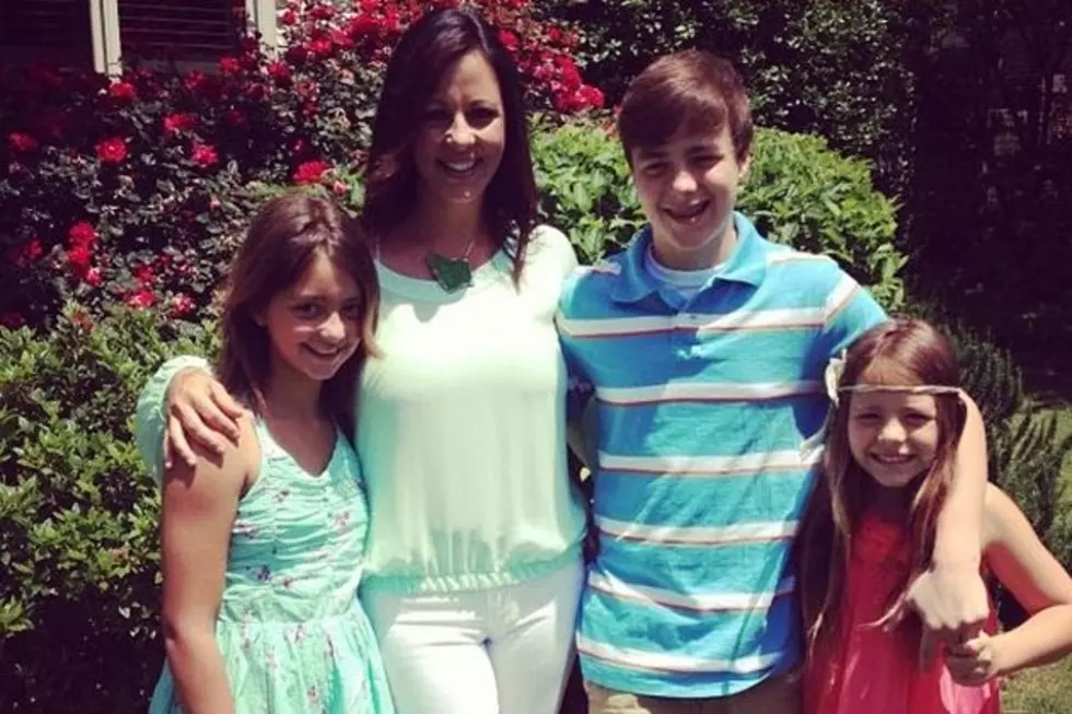Sara Evans Shares Sweet Mother’s Day Picture