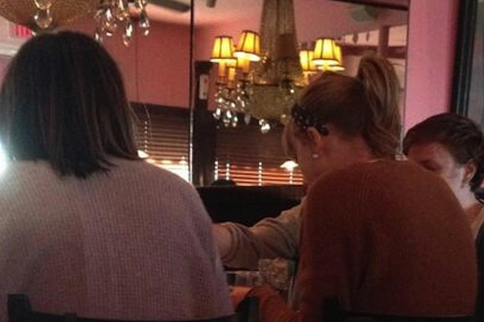 Taylor Swift Dines With Lena Dunham in Rhode Island