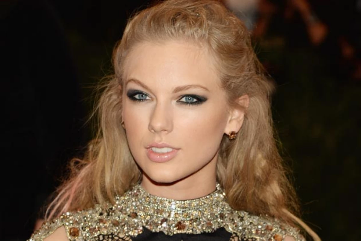 Inside Taylor Swifts return to the ACM Awards 