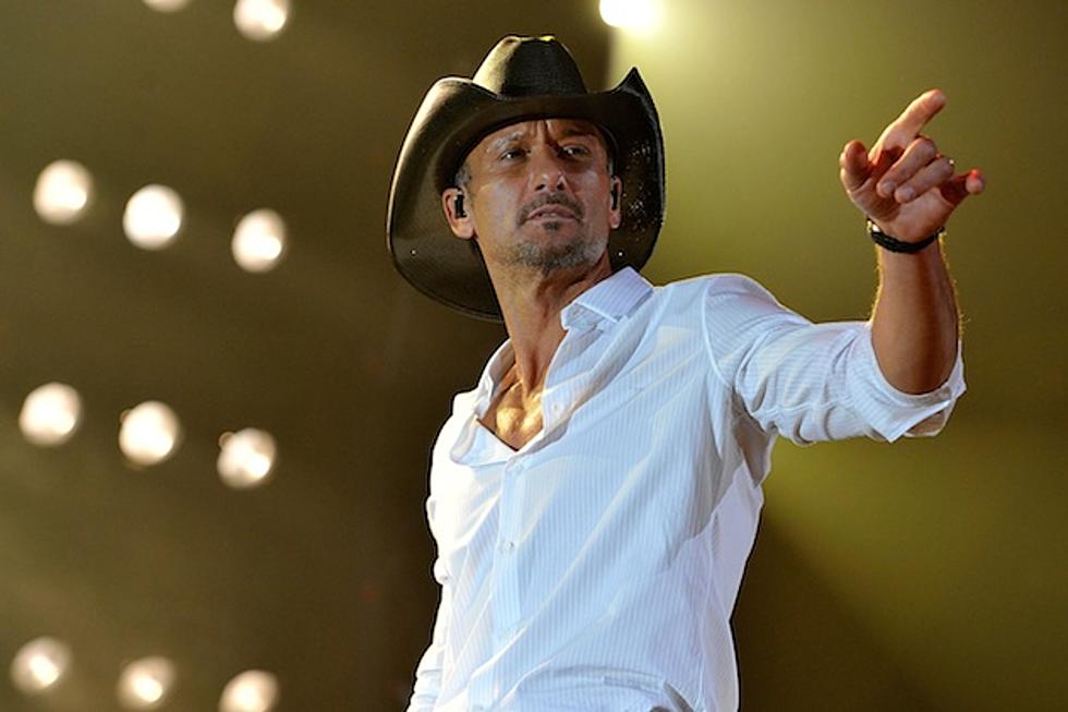 Tim McGraw Rescues a Fan in Distress in the Middle of a Concert