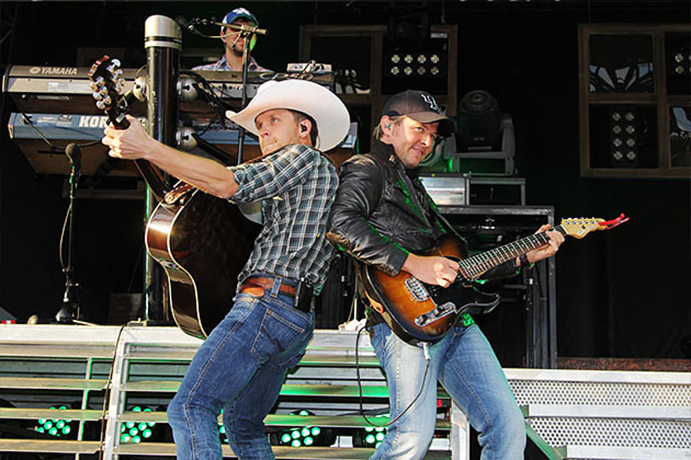 Justin Moore Ramps Up Country Fans at 2013 Taste of Country Music Festival &#8211; Pictures