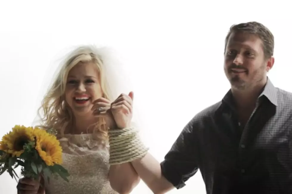 Kelly Clarkson Tied Up Fiance Brandon Blackstock Against His Will [Video]