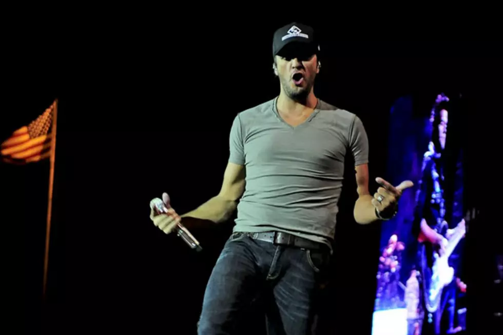 Luke Bryan Shakes It for Fans at Cheyenne Frontier Days – Exclusive Pictures