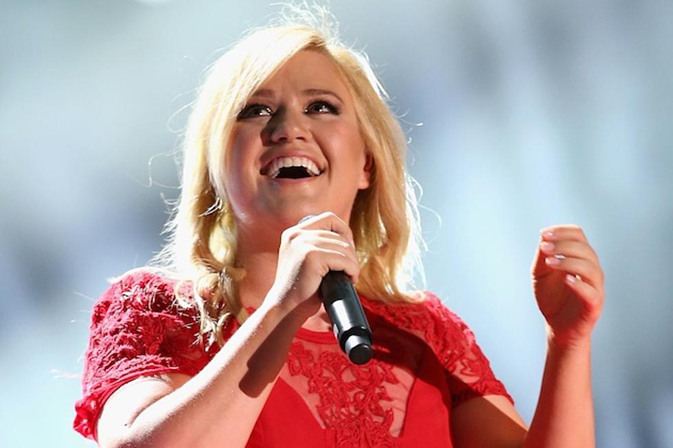 Kelly Clarkson Officially Announces Her First Christmas Album