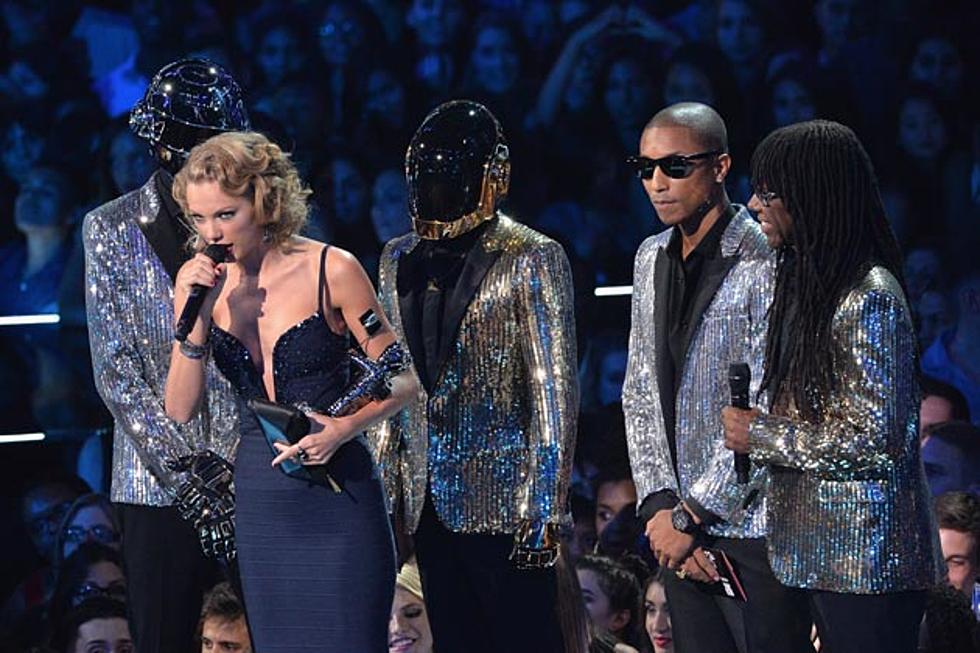Taylor Swift Snags Female Video of the Year at the 2013 VMAs