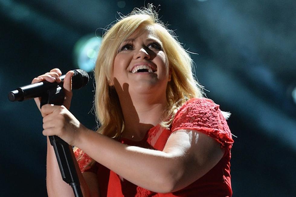 Kelly Clarkson to Announce American Music Awards Nominees