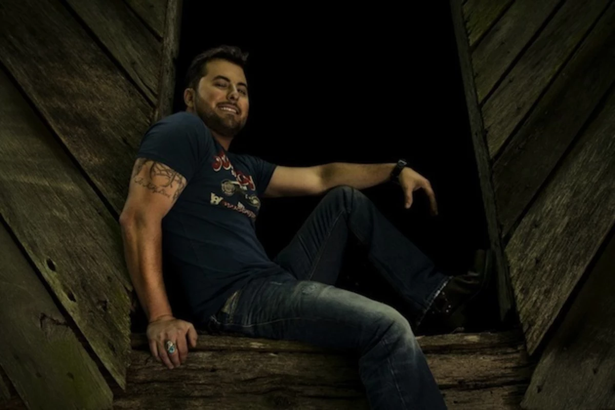 Tyler Farr Celebrates Biggest Debut for New Male Country Artist