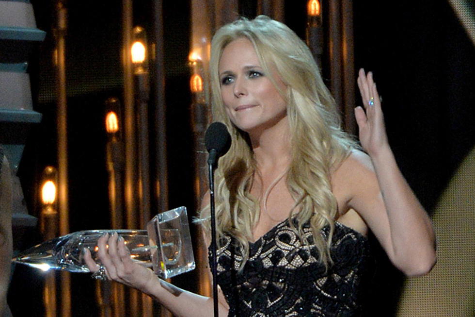 ‘Nashville’ Stars Present Miranda Lambert With 2013 CMA Female Vocalist of the Year Award