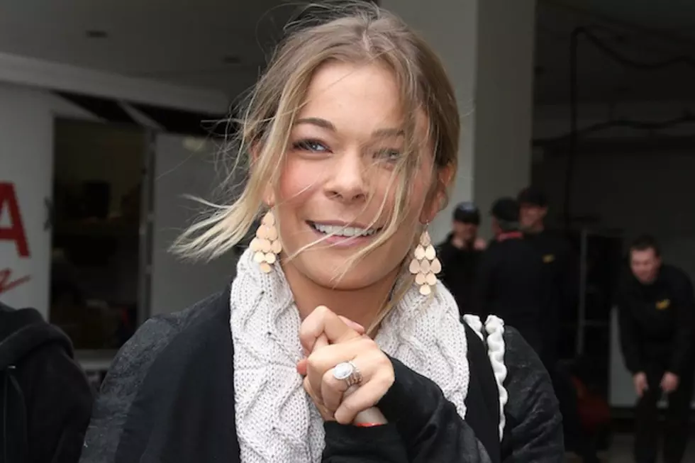LeAnn Rimes Goes Skydiving to Honor Disabled Vets