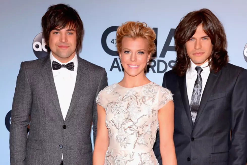 The Band Perry Light Up 2013 CMA Awards Stage With ‘Don’t Let Me Be Lonely’
