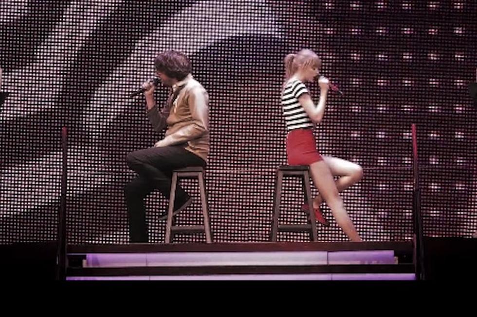 Taylor Swift Goes Live With Gary Lightbody in ‘The Last Time’ Video