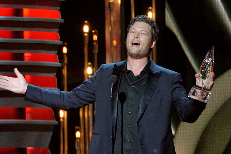 Blake Shelton Picks Up Fourth Male Vocalist of the Year Award at 2013 CMAs